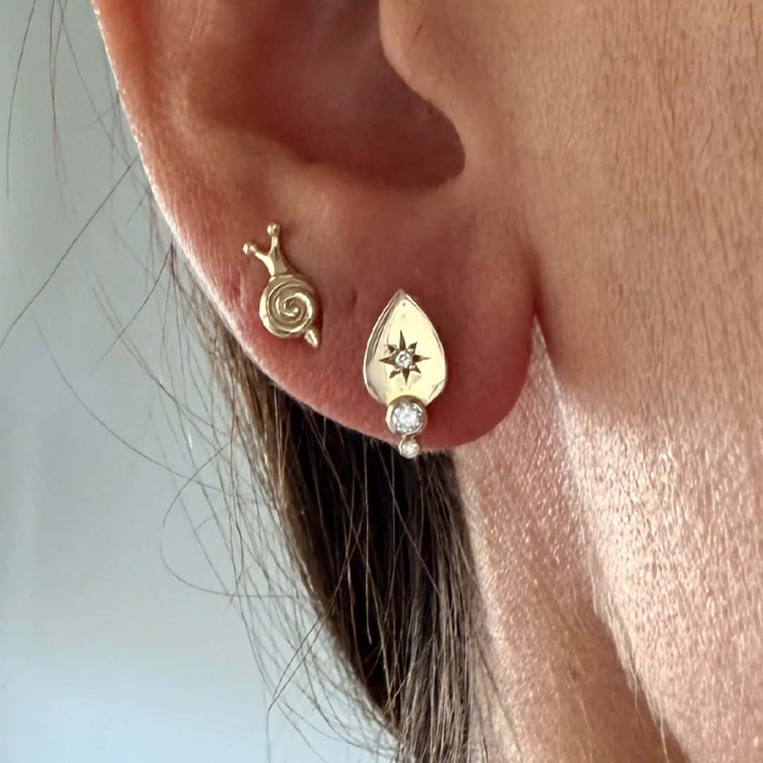 14K Gold Drop-shaped Diamond Star Stud Earrings with Diamond - Image 3