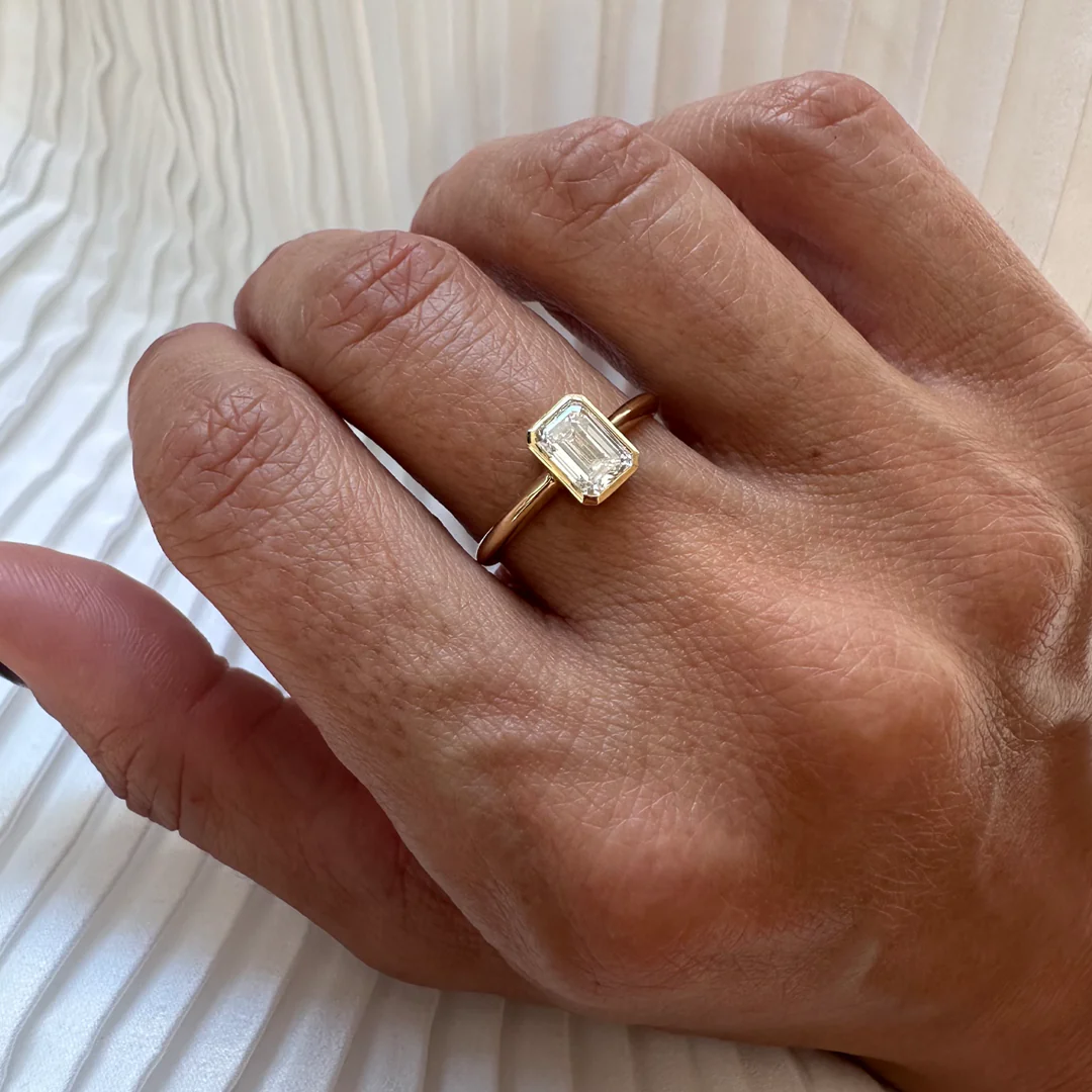 18K Yellow Gold Emerald LAB Diamond Ring - Image 5