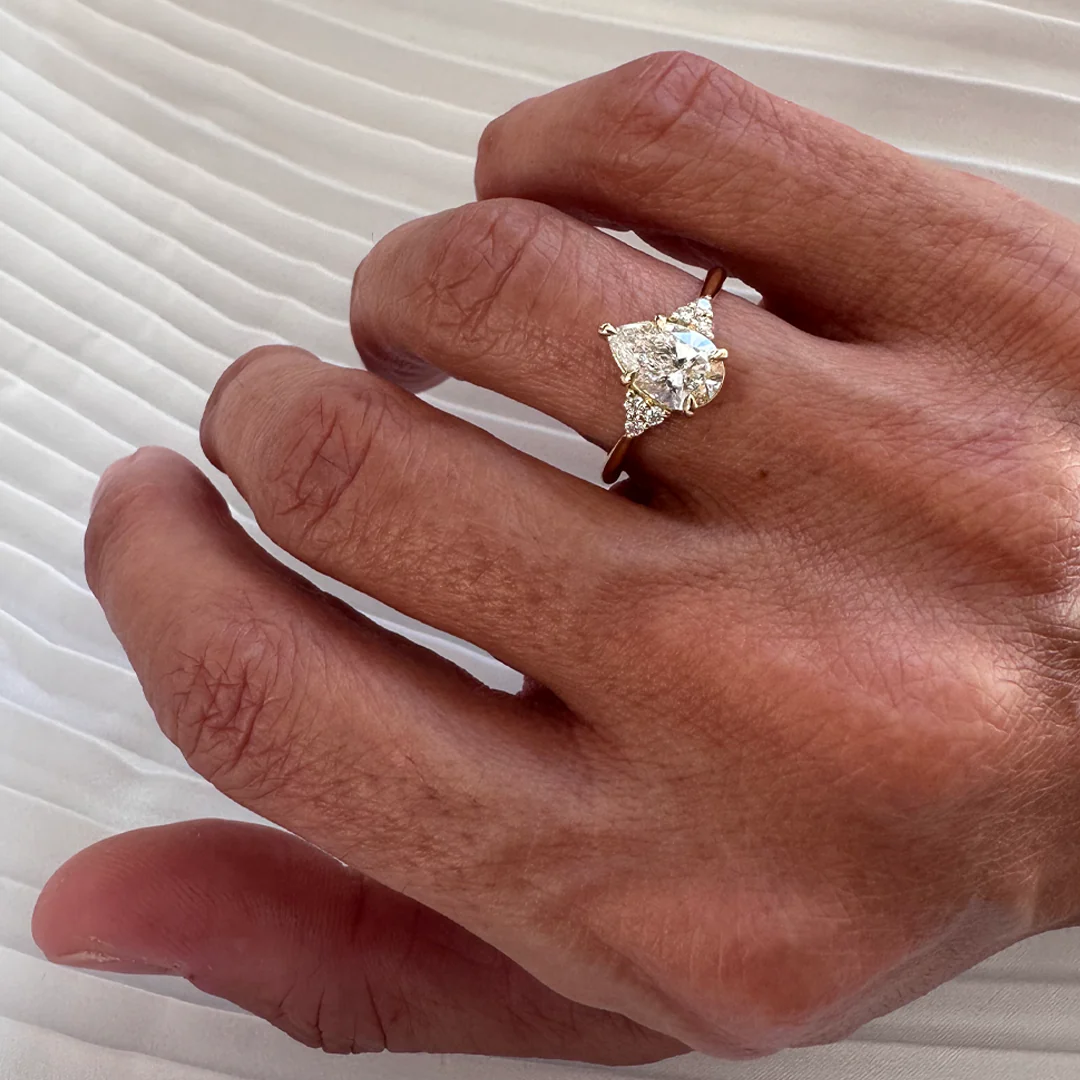 18K Yellow Gold Pear LAB Diamond Ring - Image 4