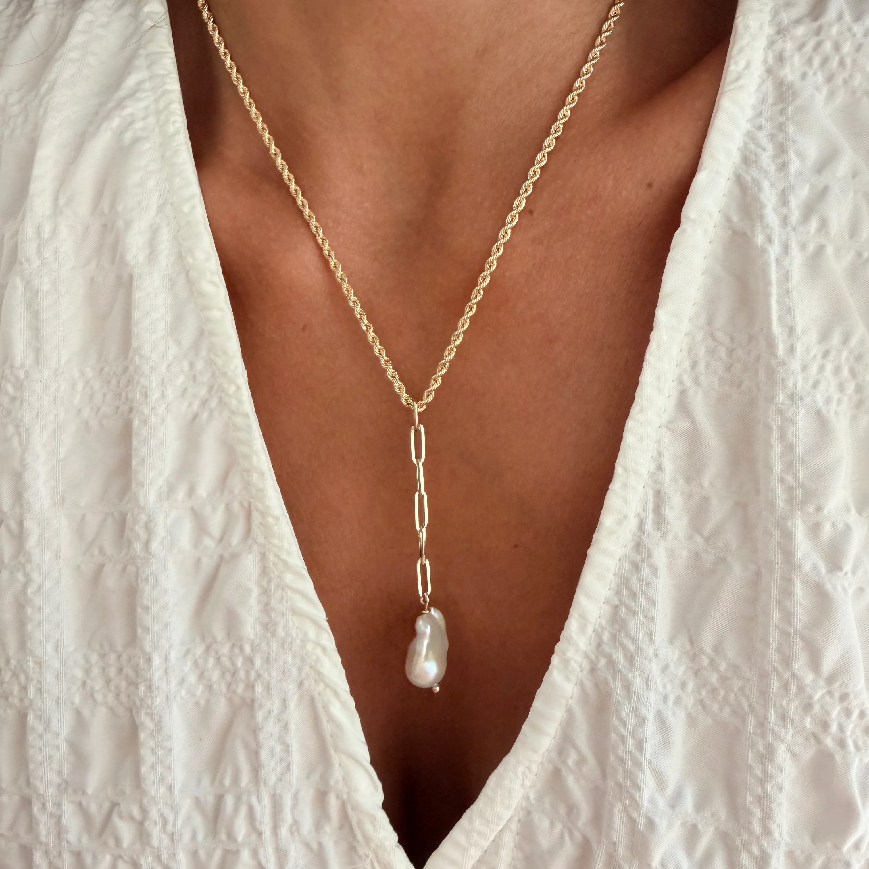 Medium Baroque Pearl Chain Motif - Image 12